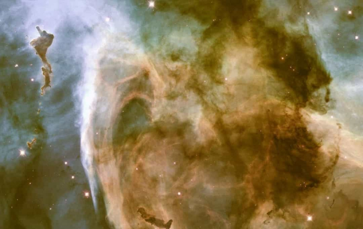 Tinh vân Lỗ khóa (Keyhole Nebula): Một trong những tinh vân nằm trong Tinh vân Thuyền Để (Carina Nebula) chính là Tinh vân Lỗ khóa.