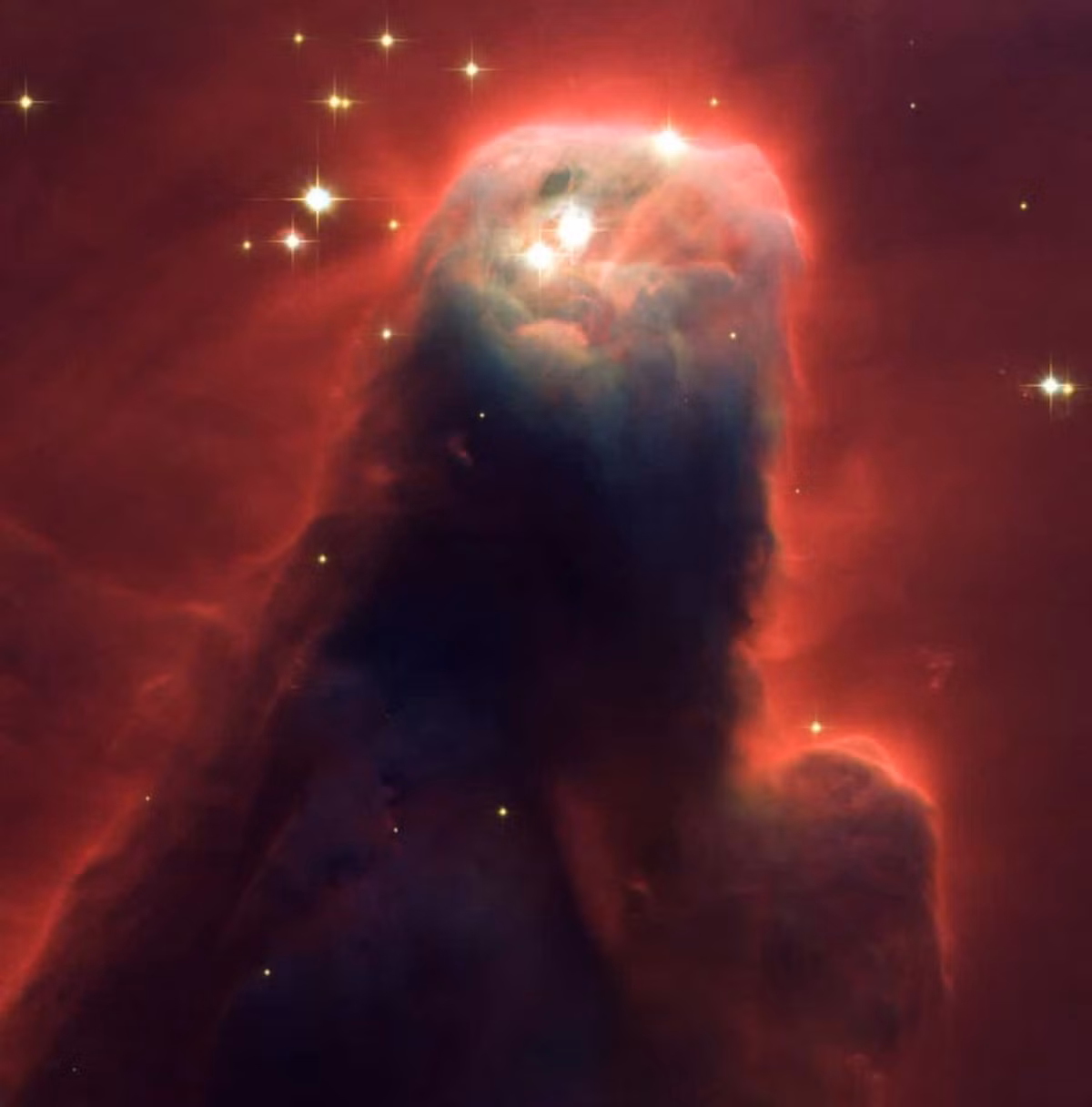 Tinh vân Hình nón (Cone Nebula): Đây là tinh vân được nhà thiên văn học người Anh William Herschel phát hiện năm 1785 nằm trong chòm sao Kỳ Lân với một nhóm những ngôi sao mờ và ở xa nằm trên xích đạo thiên cầu.