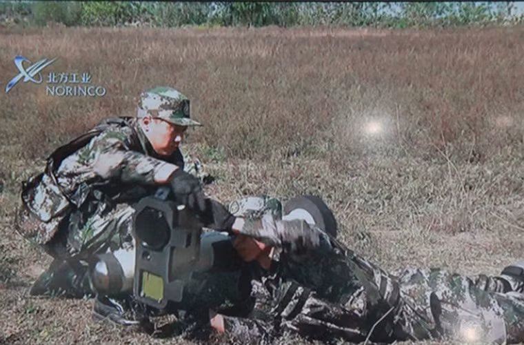 Theo tài liệu quảng cáo, HJ-12 có tầm bắn tối đa 4.000 m ở biến thể sử dụng ban ngày, còn biến thể sử dụng đầu tự dẫn IIR có tầm bắn tối đa 2.000 m.