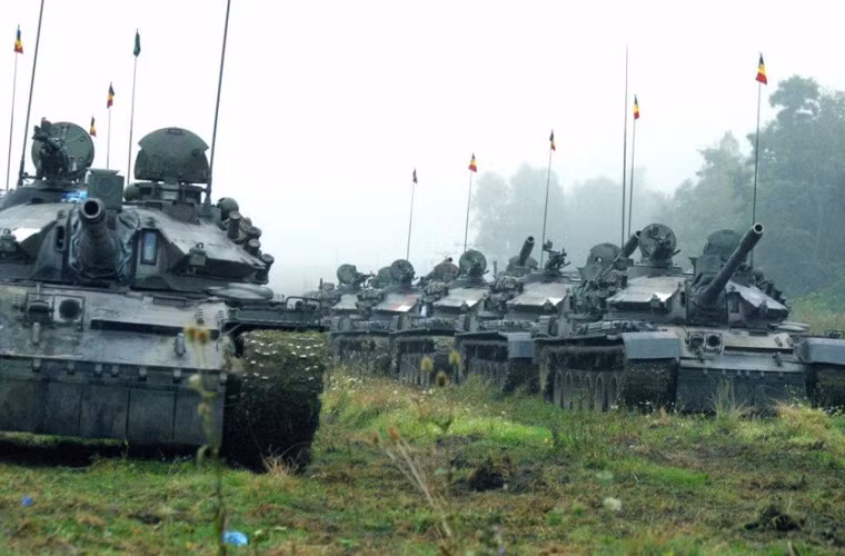 Hiện tại, Quân đội Romania có trong biên chế khoảng 54 xe tăng chiến đấu chủ lực TR-85M1 (và khoảng 249 chiếc TR-85), trọng lượng tối đa khoảng 50 tấn, dài 9,96m, kíp lái 4 người.