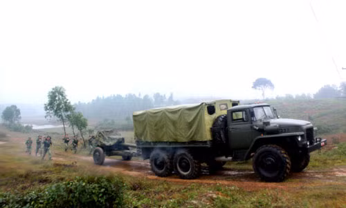 Luyện tập nâng cao khả năng cơ động ở Lữ đoàn pháo binh 168 (Quân khu 2).