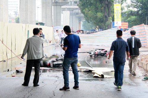 Vụ tai nạn đã làm một người tử vong tại chỗ là anh Nguyễn Như Ngọc, 33 tuổi, học viên Học viện An ninh nhân dân, 2 người khác bị thương được đưa đi cấp cứu. Cơ quan chức năng đã có mặt, phong tỏa hiện trường khiến tuyến phố Nguyễn Trãi hướng từ Ngã Tư Sở vào Hà Đông bị ùn tắc nghiêm trọng hàng km.