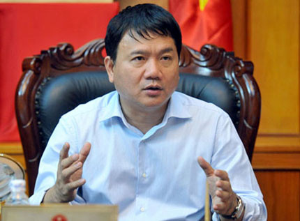 8. Bộ trưởng Thăng xử 9 cán bộ Bộ Giao thông vận tải. Thông tin từ Bộ GTVT tối 13/11 cho biết lãnh đạo Bộ này đã ra một loạt các quyết định xử lý trách nhiệm 9 cá nhân. 9 cá nhân này gồm: Cục trưởng, Phó Cục trưởng Cục Hàng hải Việt Nam; 5 lãnh đạo Tổng công ty Xây dựng đường thủy (Vinawaco); Tổng giám đốc Tổng công ty Bảo đảm an toàn hàng hải miền Bắc; nguyên Tổng giám đốc Tổng công ty Bảo đảm an toàn hàng hải miền Nam.