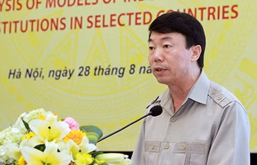 7. Có tình trạng hối lộ bằng tình dục ở Việt Nam. Trao đổi với báo chí tại hội thảo “Hoàn thiện các quy định về tội hối lộ trong Bộ luật hình sự năm 1999” do Ban Nội chính Trung ương tổ chức sáng 29/10 tại Hà Nội, ông Nguyễn Doãn Khánh, Phó trưởng Ban Nội chính Trung ương, cho biết hiện nay ở VN chắc chắn có tình trạng hối lộ bằng tình dục cho các quan chức. "Những điều này cần phải được nghiên cứu đưa vào dự thảo Bộ luật hình sự sửa đổi trong thời gian tới”, ông Khánh đề nghị.