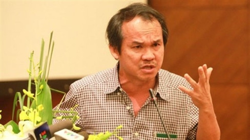 Trước những thông tin trái chiều gây ầm ĩ dư luận này, Bầu Đức đã không thể ngồi yên. Ông đã gửi văn bản nhờ cơ quan công an và các cơ quan chức năng liên quan tiến hành xác minh tuổi thật của Công Phượng. "Trong trường hợp hồ sơ có những sự sai lệch về tuổi tác (nếu có), kính mong làm rõ nguyên nhân, động cơ của việc làm này", văn bản ghi rõ.