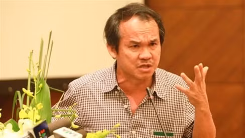 Trước những thông tin trái chiều gây ầm ĩ dư luận này, Bầu Đức đã không thể ngồi yên. Ông đã gửi văn bản nhờ cơ quan công an và các cơ quan chức năng liên quan tiến hành xác minh tuổi thật của Công Phượng. "Trong trường hợp hồ sơ có những sự sai lệch về tuổi tác (nếu có), kính mong làm rõ nguyên nhân, động cơ của việc làm này", văn bản ghi rõ.