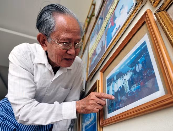 Hình ảnh ngày Hoàng Thân tròn 6 tuổi, được vinh dự gặp Đại tướng Võ Nguyên Giáp và là kỷ niệm sâu sắc nhất của cậu bé này.