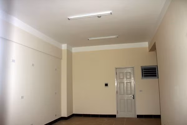 Khu nhà ở sinh viên Pháp Vân gồm 3 tòa nhà chia thành 5 đơn nguyên, mỗi tòa cao 19 tầng và 1 tầng hầm được phân bổ thành 2 khu riêng biệt có hàng rào bao quanh với tổng công suất chỗ ở là 10.800 sinh viên.