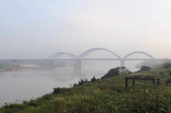 Khu vực cầu Đông Trù bắc qua sông Đuống.