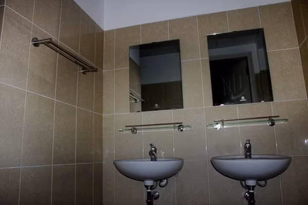 Khu vực nhà vệ sinh được thiết kế rộng 11,38 mét vuông.