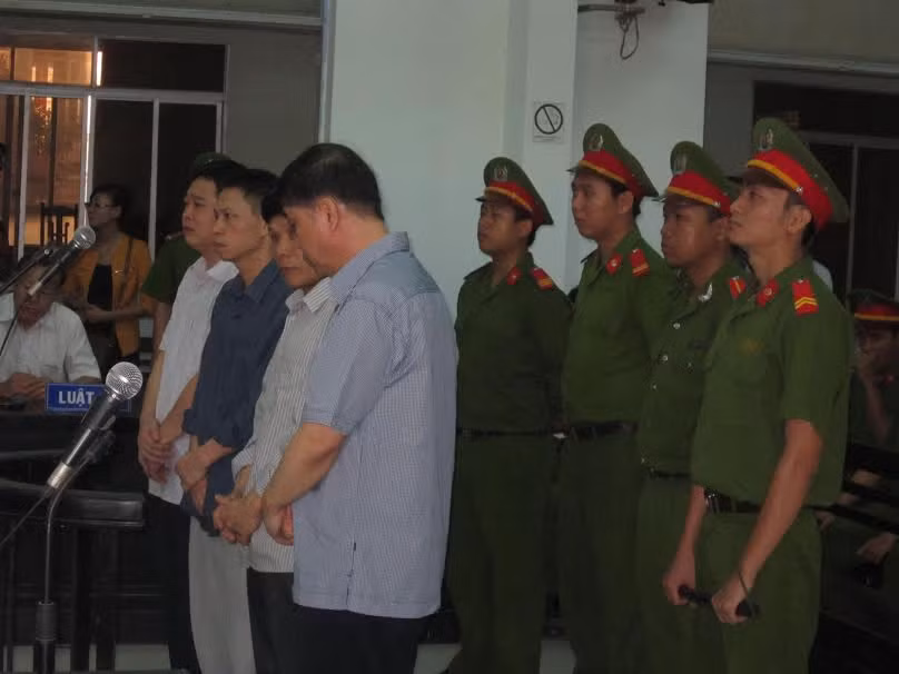 Trở lại phiên tòa xét xử Trần Hải Sơn, sau 3 ngày xét xử và nghị án, TAND tỉnh Khánh Hòa đã tuyên phạt bị cáo Trần Hải Sơn, nguyên Tổng giám đốc Công ty TNHH sửa chữa tàu biển Vinalines 20 năm tù. Tổng hợp với hình phạt 22 năm tù về tội tham ô tài sản và cố ý làm trái của bản án trước đó, bị cáo Trần Hải Sơn buộc phải chấp hành mức án 30 năm tù (Theo luật, hình phạt chung không quá 30 năm tù).