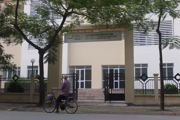 Khu nhà ở được xây dựng và hoàn thành vào tháng 11/2014 với đầy đủ cơ sở hạ tầng kỹ thuật hoàn chỉnh. Đường chính bao quanh rộng 14,5m, vỉa hè 5 m. Các khối nhà có bố trí diện tích đỗ xe phục vụ riêng cho từng tòa nhà, giao thông đi lại thuận tiện. Khuôn viên khu nhà ở cho học sinh, sinh viên có hàng rào bao quanh và hệ thống các cổng cho sinh viên cũng như phương tiện ra vào...