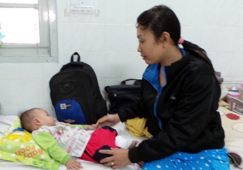 2 ngày sau, ngày 4/1/2014, thông tin từ bệnh viện Nhi Đồng 2 xác nhận tình trạng của bé Phạm Tuấn Minh đã không còn nguy hiểm. Bác sĩ Đặng Ngọc Dũng, người trực tiếp điều trị cho bé Minh cho biết, do tác động mạnh bởi ngoại lực, hộp sọ nơi đỉnh đầu của bé bị lõm kín (lõm sọ Ping pong). Tuy nhiên, đối với trẻ sơ sinh, vùng sọ bị lõm như của bé Minh sẽ chóng bình phục. Rất may qua kiểm tra hình ảnh, não cháu bé không có tổn thương nào được ghi nhận nên không có can thiệp bằng phẫu thuật.