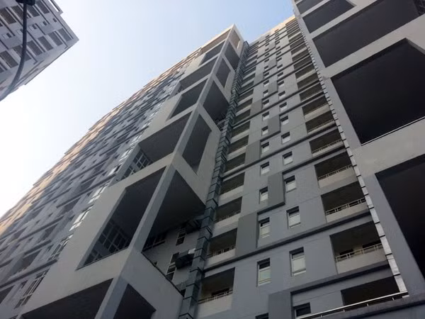 Theo Sở Xây Dựng Hà Nội, giá thuê dự kiến đối với khu nhà ở sinh viên Pháp Vân -Tứ Hiệp là 205.000 đồng mỗi tháng, khu nhà ở sinh viên Mỹ Đình II là 215.000 đồng. Đây là giá đã bao gồm thuế giá trị gia tăng và không bao gồm giá dịch vụ điện, nước.