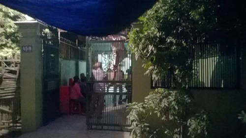 3. Nữ cán bộ tỉnh Thanh Hóa bị trói tay, chết trong nhà tắm. Khoảng hơn 17h chiều 6/11, tại phường Phú Sơn (TP. Thanh Hóa, tỉnh Thanh Hóa), một vụ án mạng nghiêm trọng xảy ra khiến 1 người tử vong. Nạn nhân là chị Phạm Hồng Bích (34 tuổi, ở đường Phú Thứ, Phú Sơn), trưởng phòng tổ chức hành chính - Trung tâm xúc tiến đầu tư, Thương mại và Du lịch Thanh Hóa.