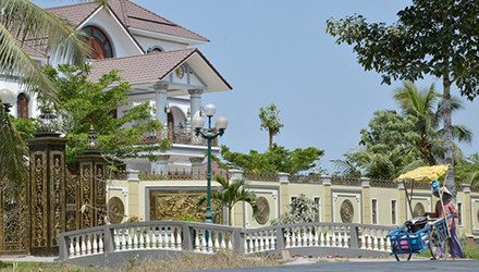 Căn biệt thự hoành tráng của ông Trần Văn Truyền tại Bến Tre.