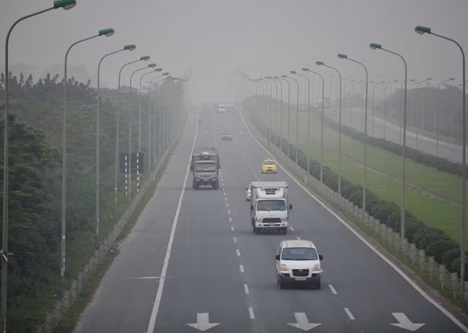 Đại lộ Thăng Long lúc 7h30.