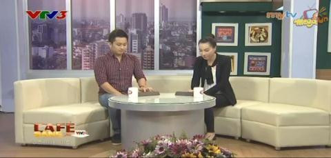 MC Trung Nghĩa đang mời khán giả ăn rượu nếp, giết sâu bọ vào ngày Tết Hàn thực 3/3 ấm lịch trong chương trình Cafe sáng 2/4/2014.