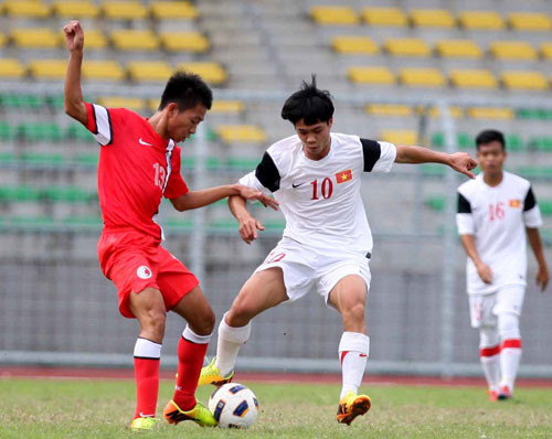 Chưa hết, theo điều tra của tờ báo này, theo bảng cân đo thể trạng các học viên ngày 15/12/2007 của Học Viện HAGL Arsenal JMG mà HAGL công bố, Phượng sinh 21/1/1996. Kết quả kiểm tra kỹ thuật ngày 29/12/2007 của Công ty cổ phần HAGL (Chi nhánh CLB bóng đá HAGL) mà Công Phượng đứng đầu với điểm số cao nhất, ngày sinh của tiền đạo này là 21/1/1996.