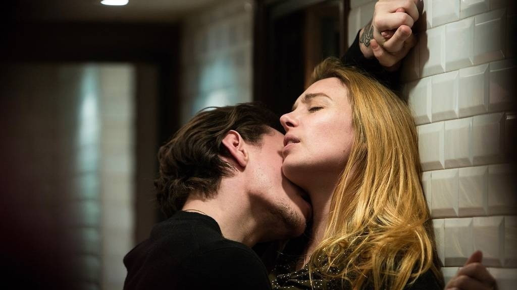 Chuyen tinh chan dong cua nu tac gia vua doat Nobel