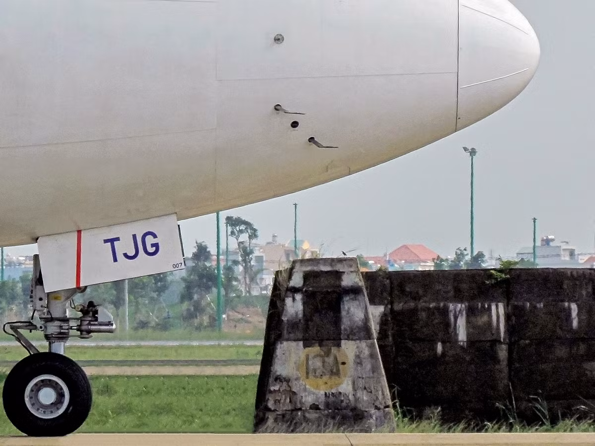 Số thứ tự các ụ cũng bị mờ dần, nhiều hạng mục đã bị mọc rêu từ lâu.Việc phá dỡ 12 ụ bê tông chỉ thực hiện khi phương án phá dỡ được đơn vị liên quan của Bộ Quốc phòng phê duyệt.