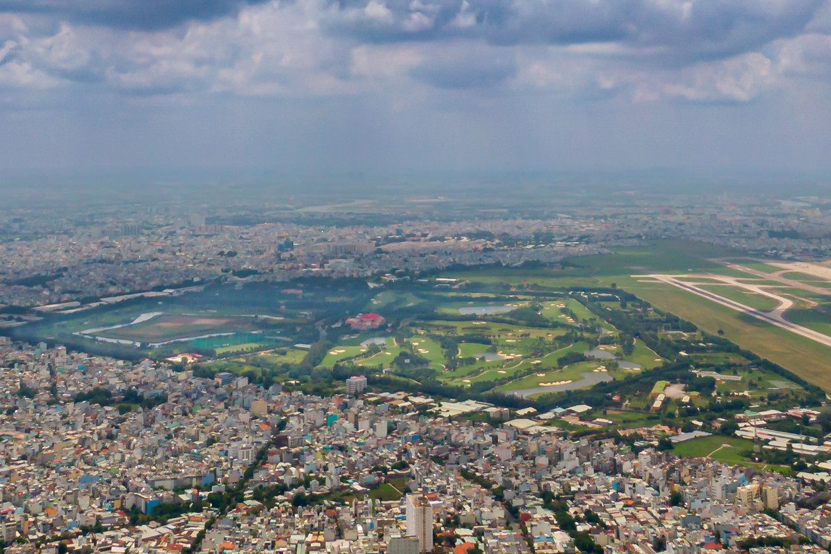 Sau khi phá bỏ 12 ụ bê tông cũ, Bộ GTVT sẽ xây mới 7 ụ bê tông tại phía Đông Bắc sân bay, diện tích sử dụng khoảng 4,6 ha. Khu vực này hiện là khu đất trống, không thuộc phạm vi quy hoạch các công trình của sân bay Tân Sơn Nhất.