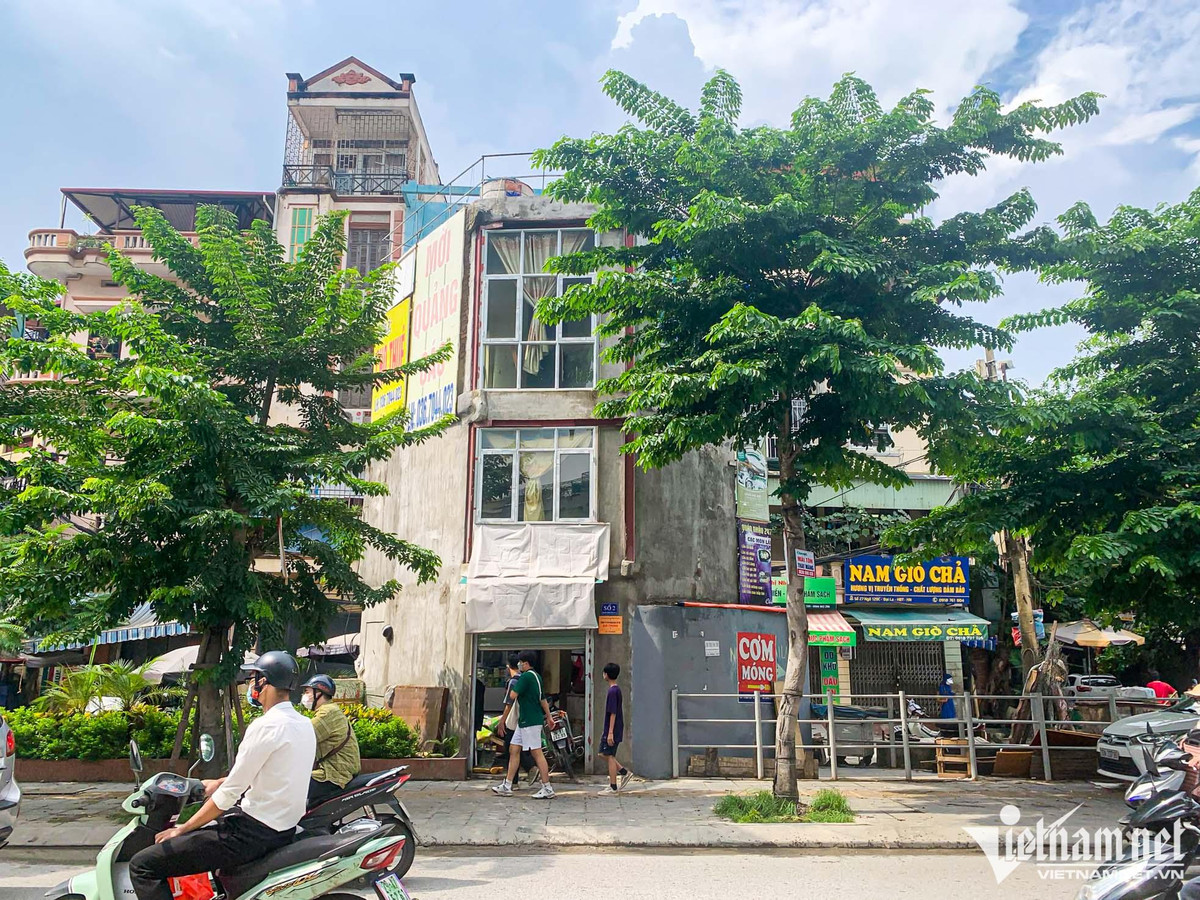 Mặt trước căn nhà hướng ra đường Đại La