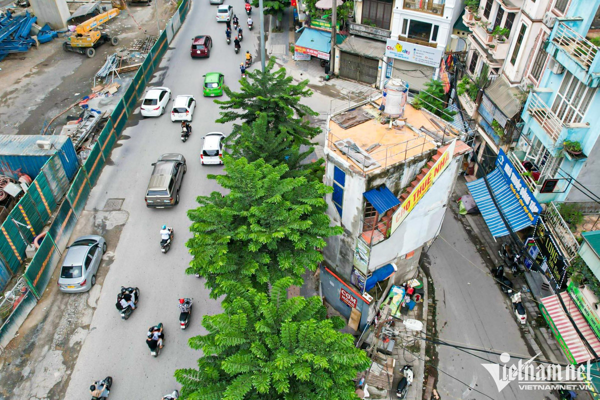 Đặc biệt nhất là căn nhà độc đáo với 4 mặt tiền tại 128 Đại La (phường Đồng Tâm, quận Hai Bà Trưng) nằm giữa lối đi khu tập thể và mặt đường Đại La