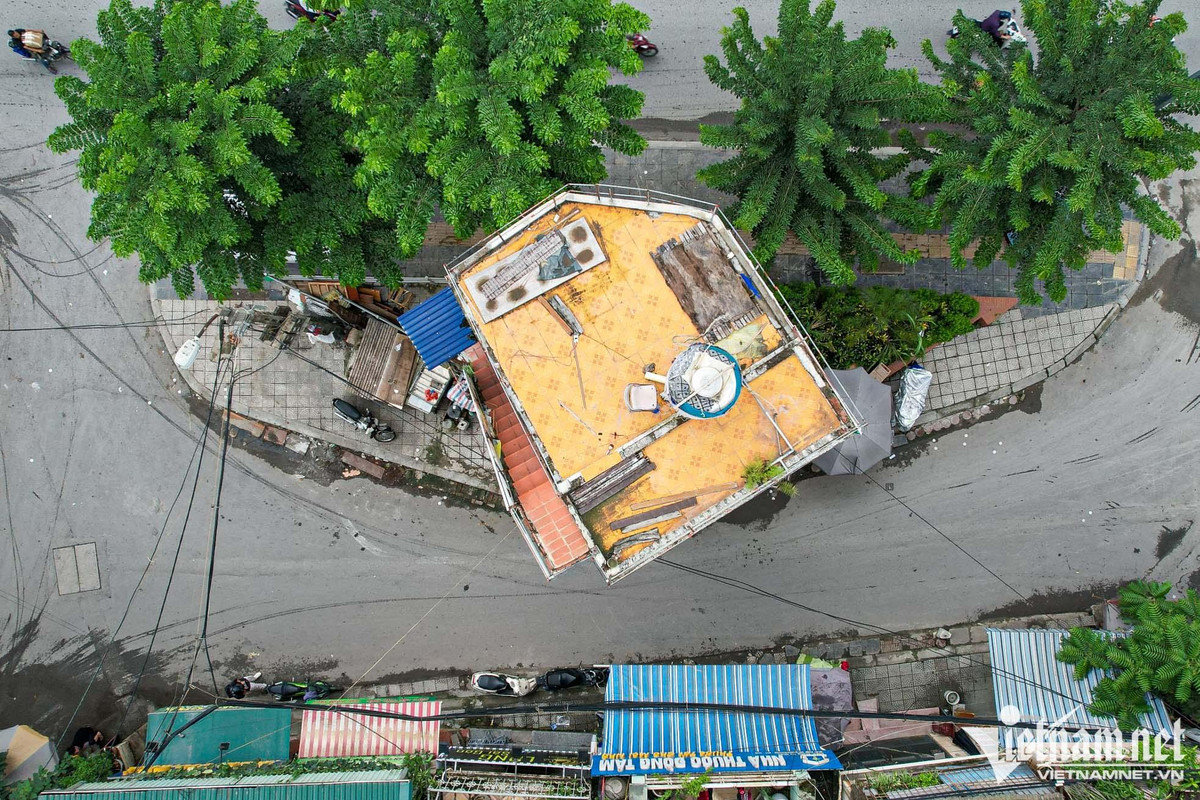 Được biết ngôi nhà được quản lý theo nguyên trạng, nằm ngoài chỉ giới giải phóng mặt bằng, diện tích trên 15m2 nên được tồn tại