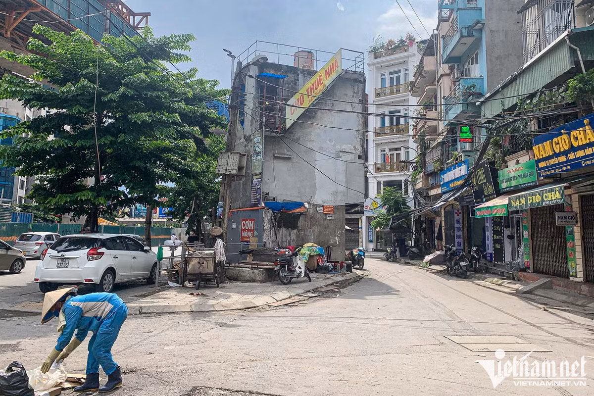 Nhìn từ trên xuống, ngôi nhà có mặt cắt hình ngũ giác