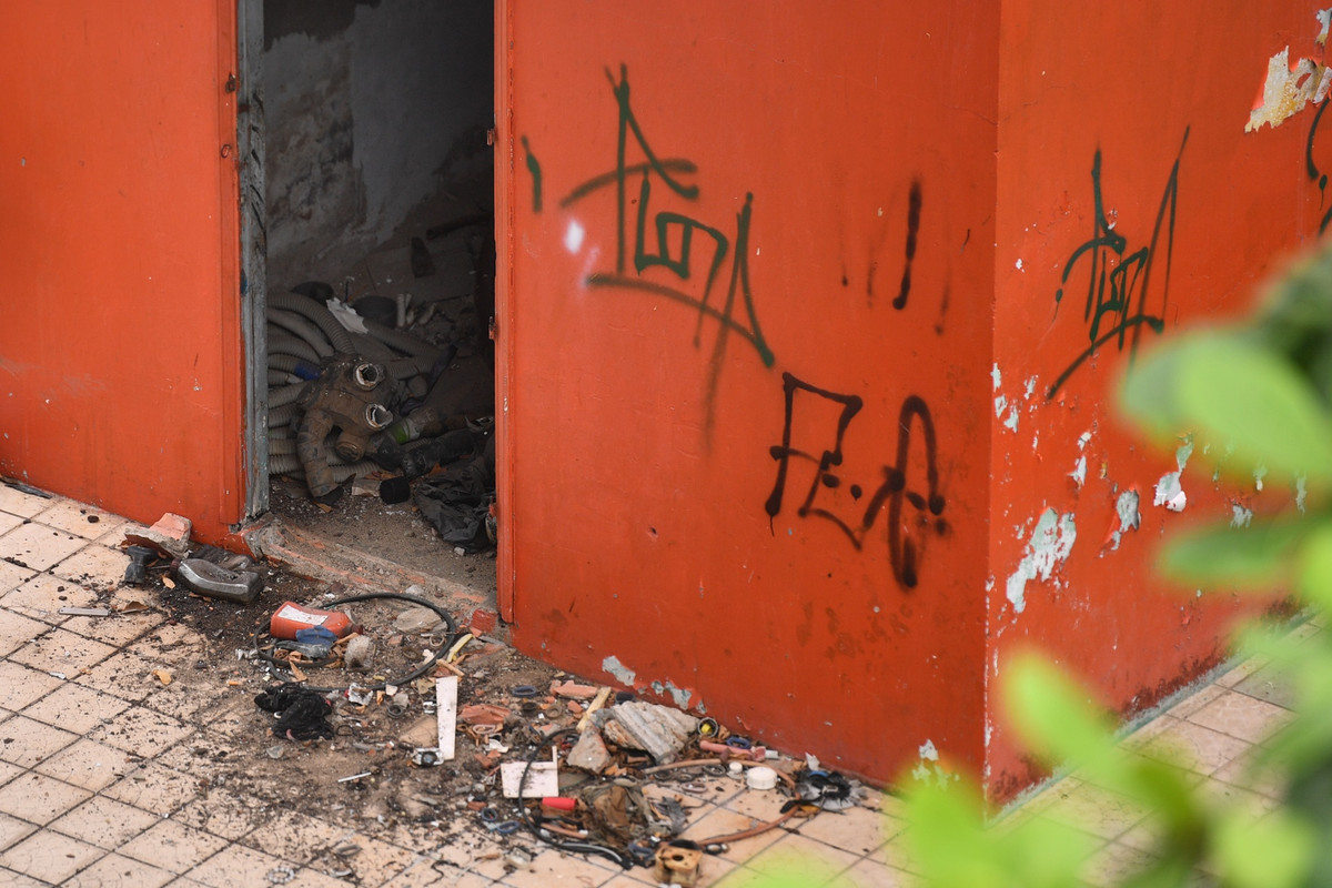 Rác thải xuất hiện ở mọi lối đi, ngóc ngách bên trong công viên.