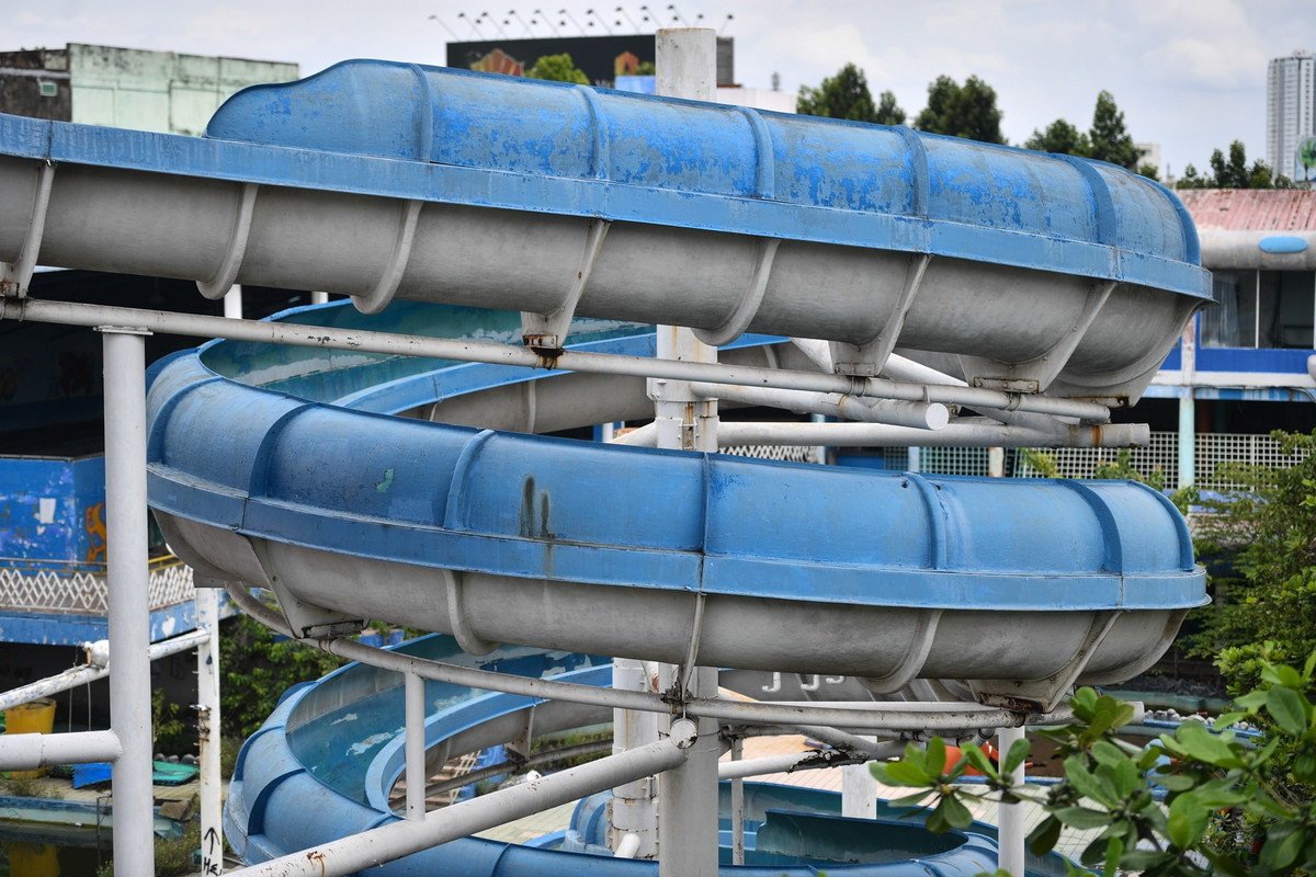 Hệ thống cầu trượt từng rất hiện đại, thiết kế đủ loại trò chơi như đường trượt cao tốc, đường trượt lốc xoáy, đường trượt thuyền phao...