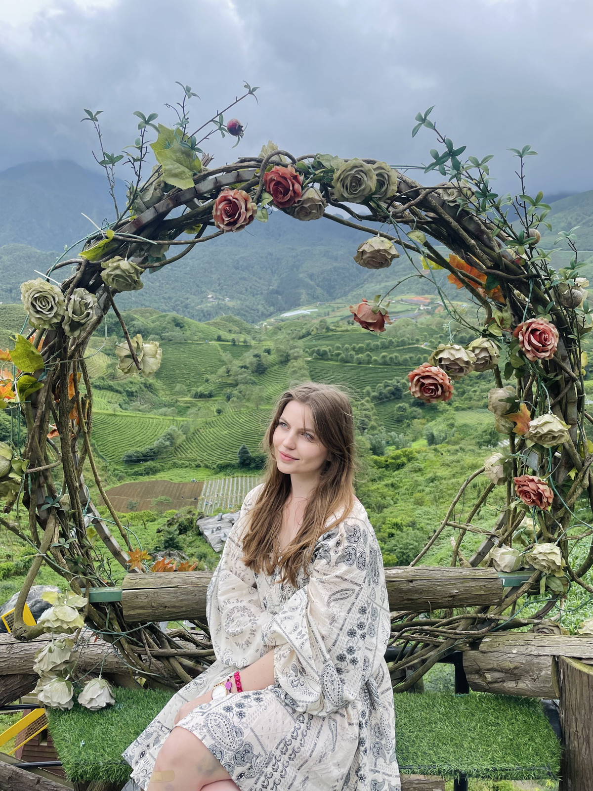 Cap doi Ba Lan phuot Tay Bac: 'Chung toi nga xe, nguoi dan xum vao do'-Hinh-7