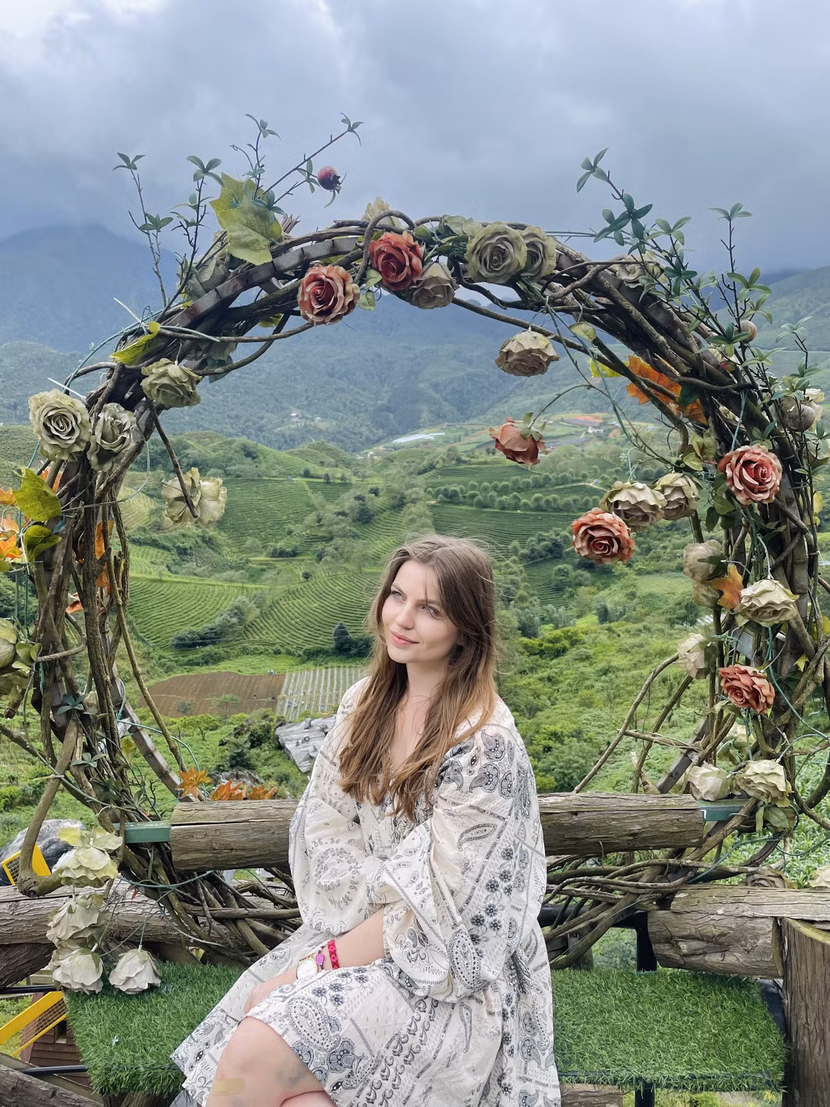 Cap doi Ba Lan phuot Tay Bac: 'Chung toi nga xe, nguoi dan xum vao do'-Hinh-7