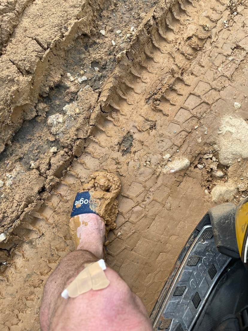 Cap doi Ba Lan phuot Tay Bac: 'Chung toi nga xe, nguoi dan xum vao do'-Hinh-8