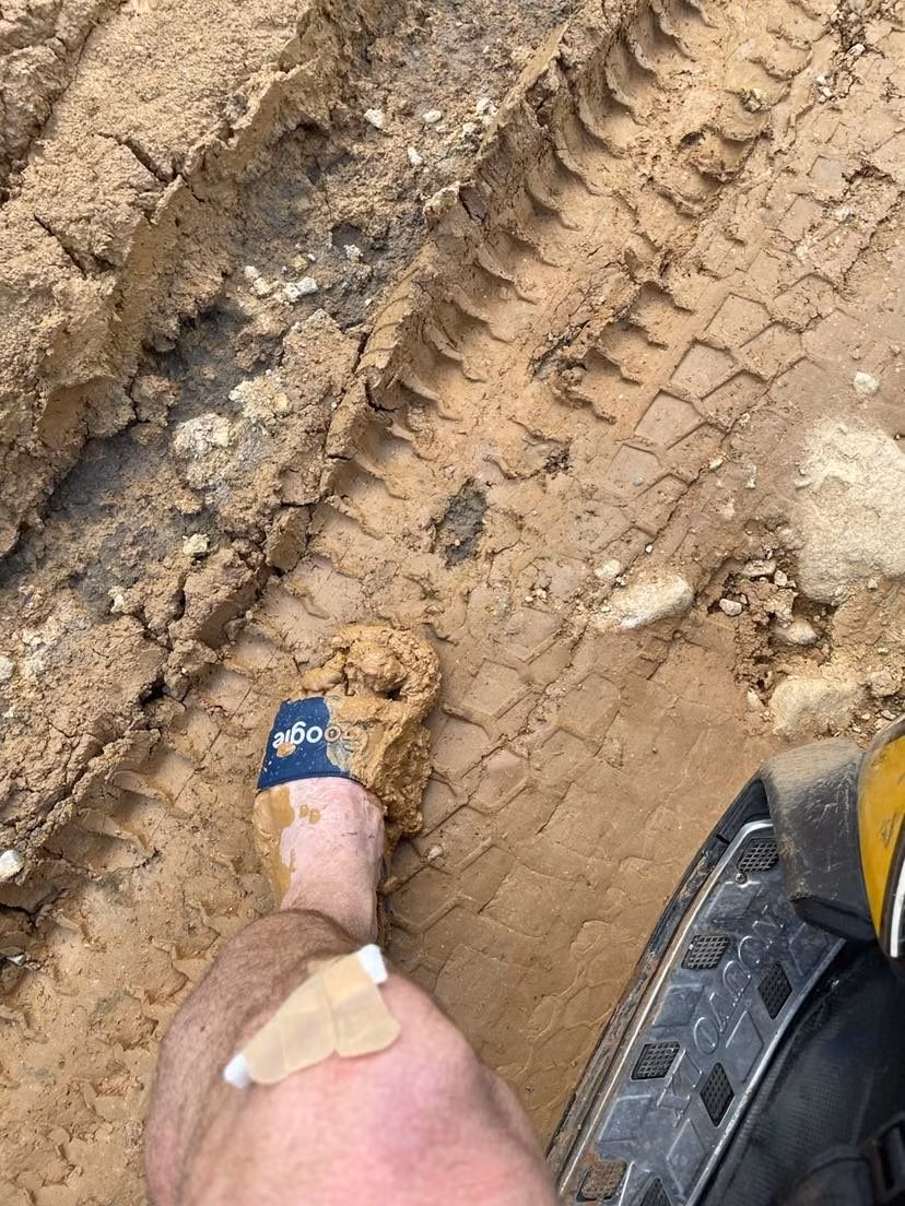 Cap doi Ba Lan phuot Tay Bac: 'Chung toi nga xe, nguoi dan xum vao do'-Hinh-8