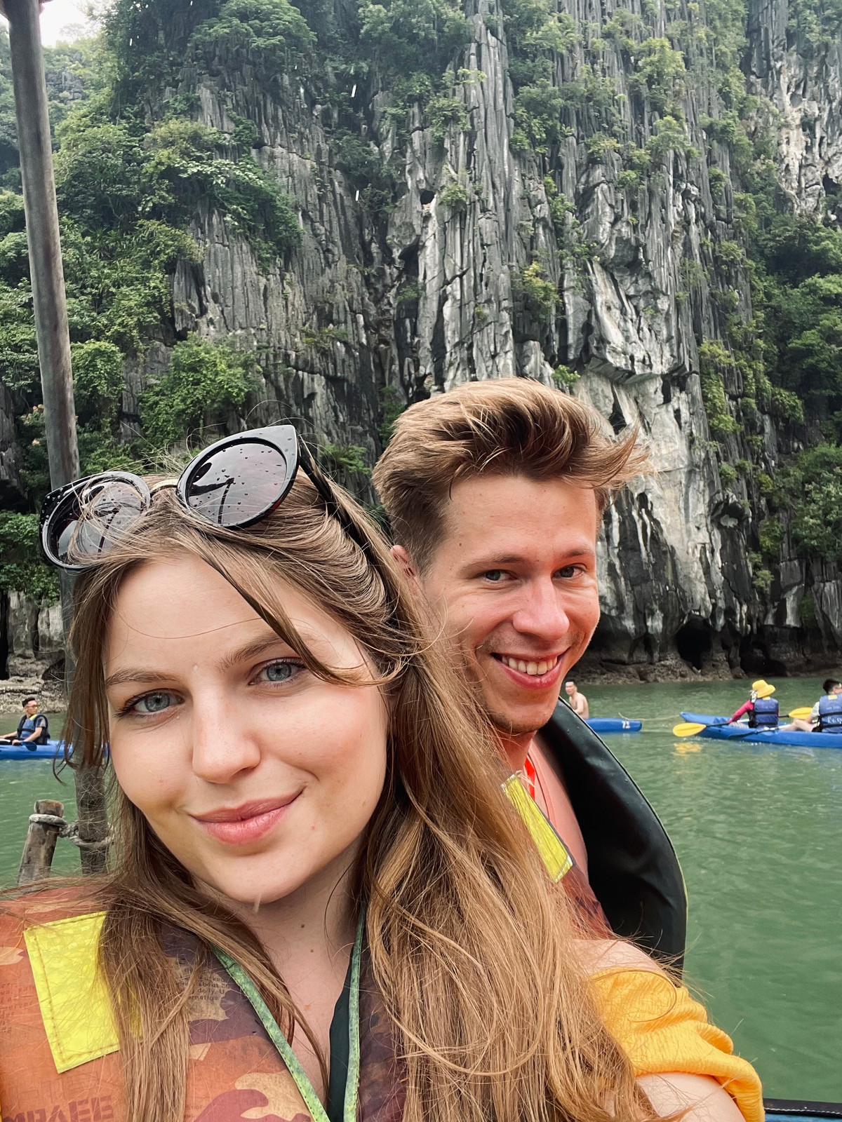 Cap doi Ba Lan phuot Tay Bac: 'Chung toi nga xe, nguoi dan xum vao do'-Hinh-3