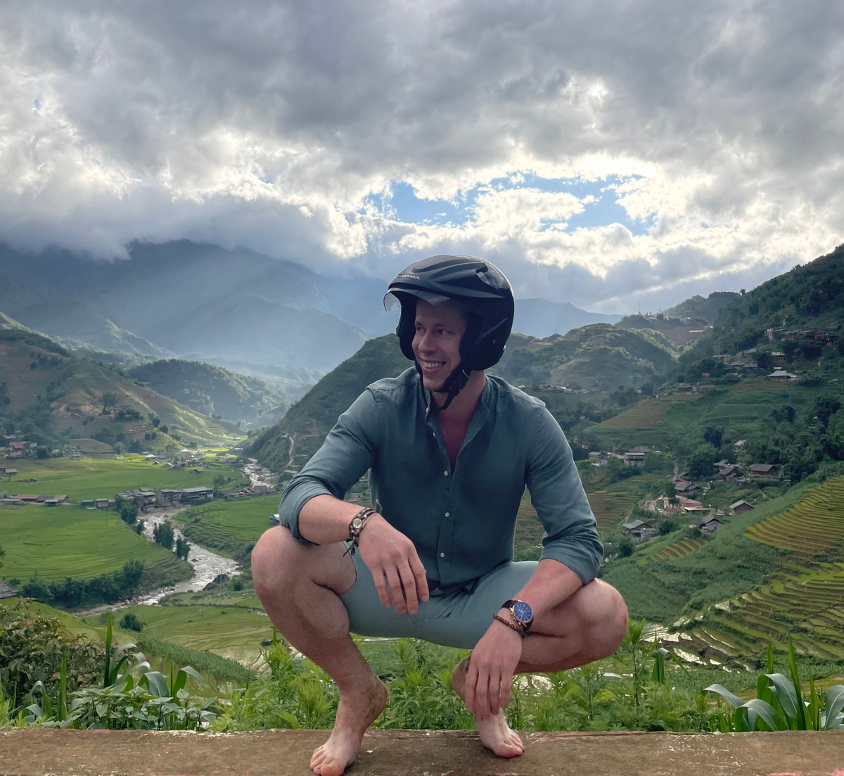 Cap doi Ba Lan phuot Tay Bac: 'Chung toi nga xe, nguoi dan xum vao do'-Hinh-4