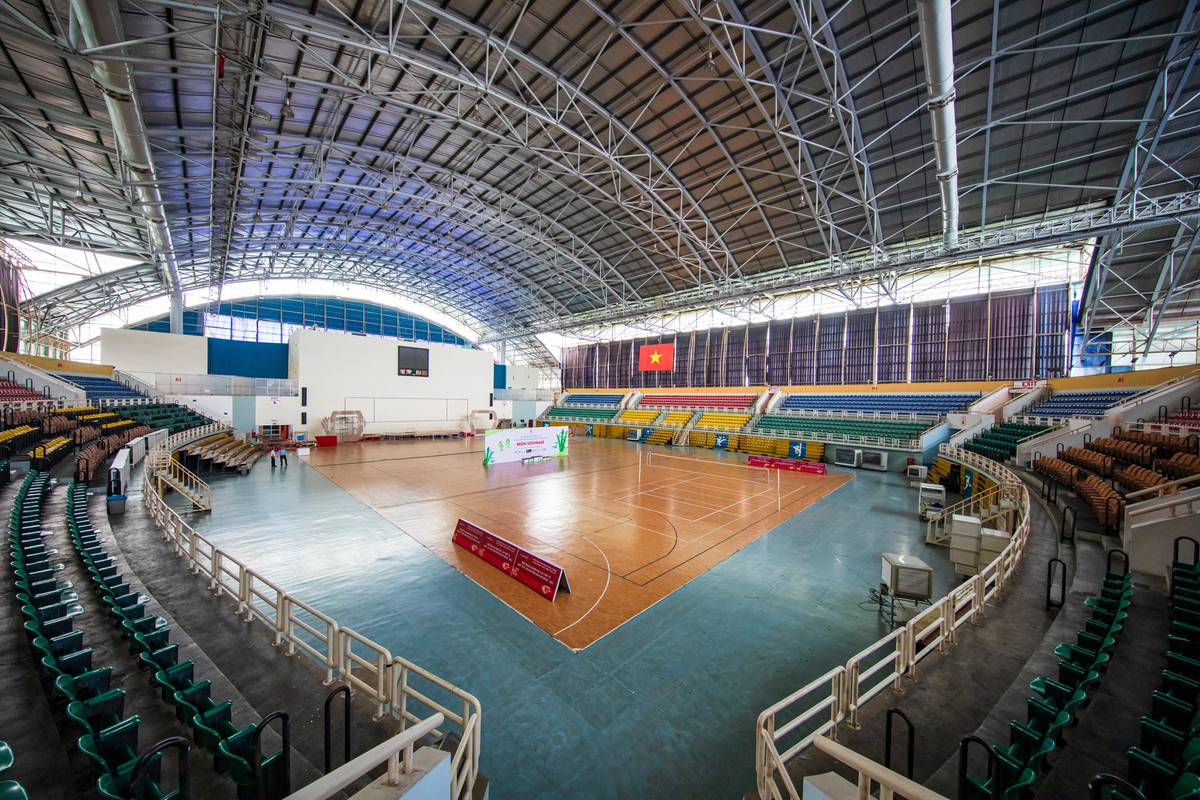 Công trình có sức chứa 5.000 người cho các sự kiện thể thao và có thể đạt sức chứa tối đa khi kín khán giả là 8.000 người. Với diện tích rộng hàng nghìn m2, nơi này có thể đáp ứng điều kiện để tập luyện và thi đấu rất nhiều môn thể thao trong nhà như bóng rổ, bóng chuyền, các môn võ thuật...