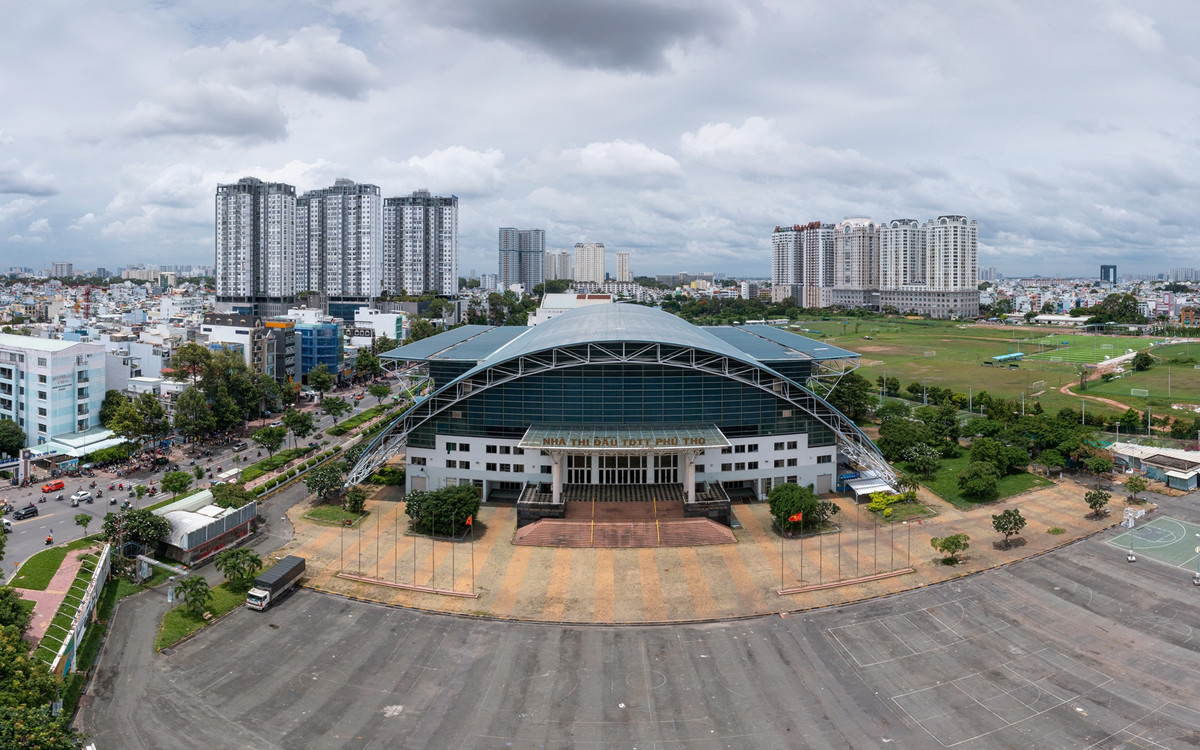  Nhà thi đấu Thể dục Thể thao Phú Thọ được khởi công xây dựng vào năm 2000 với tổng kinh phí gần 150 tỷ đồng bao gồm chi phí đền bù giải tỏa. Công trình được hoàn thành và đưa vào khai thác ngày 20/11/2003.