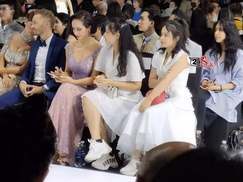 Thuy Hanh 'tut hang nhan sac' truoc 2 ai nu tro ma xinh dep-Hinh-3