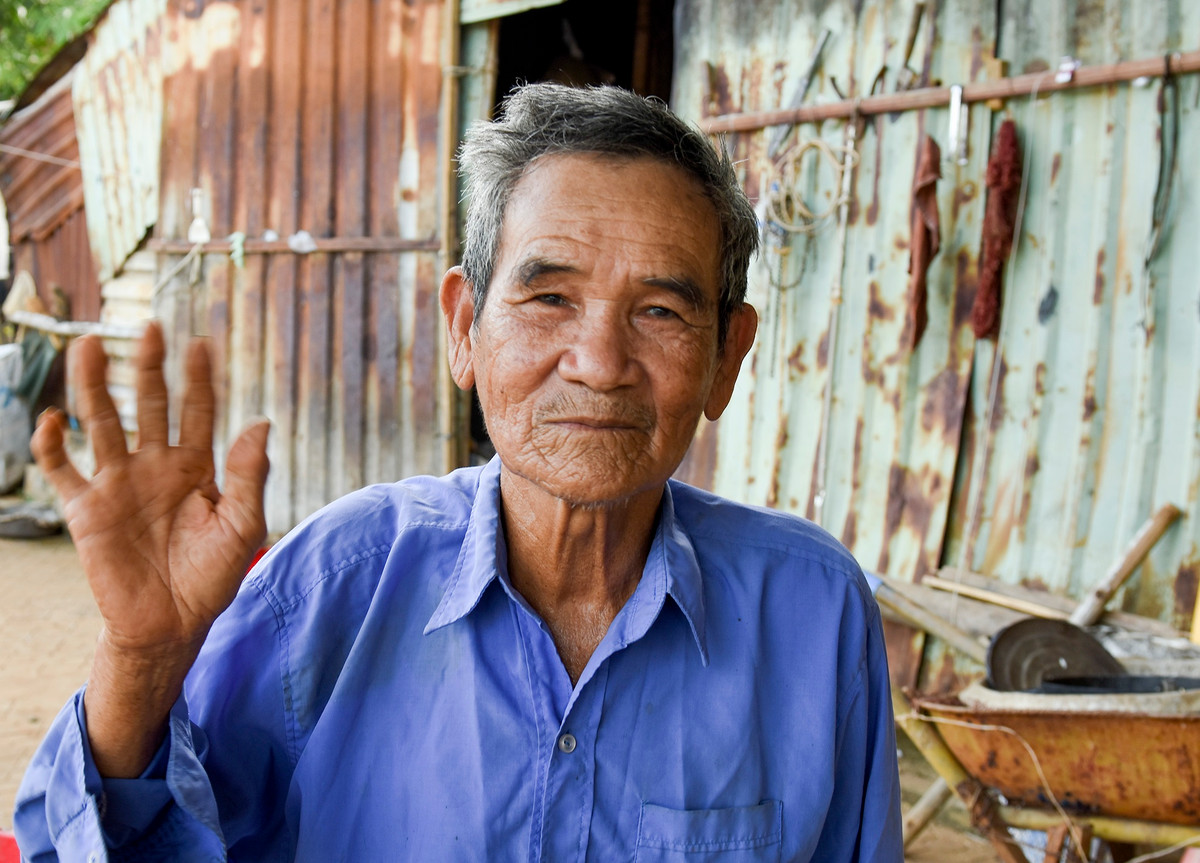 Ông Nguyễn Mười (ngụ xã Bình Hải, huyện Bình Sơn), cho hay trong lịch sử, Vạn Tường là địa danh nổi tiếng nhưng đến nay khu đô thị này vẫn ì ạch, chậm phát triển. "Khao khát chờ đợi đô thị này phát triển nhưng nhiều năm qua vẫn dậm chân tại chỗ, chưa được đầu tư xứng tầm nên chúng tôi buồn lắm", ông Mười chia sẻ.