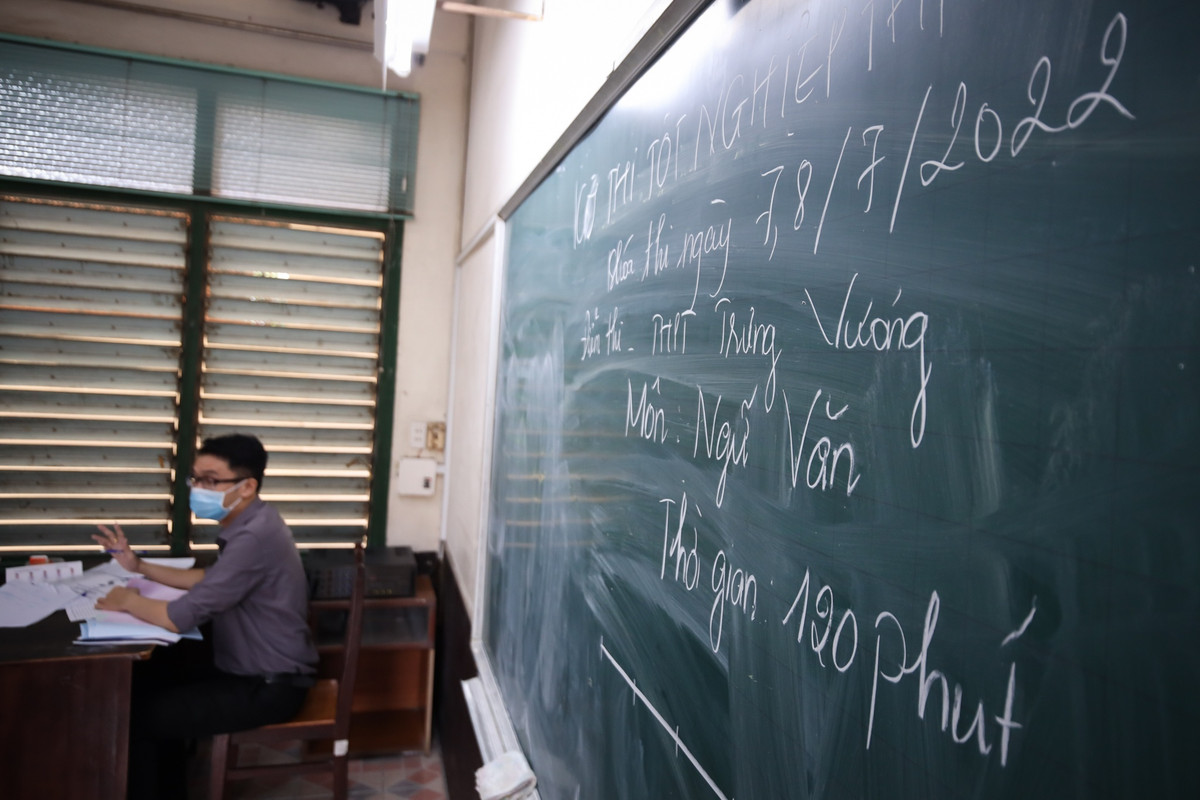 Trường THPT Trưng Vương (quận 1) có 654 thí sinh bố trí thi ở 30 phòng.