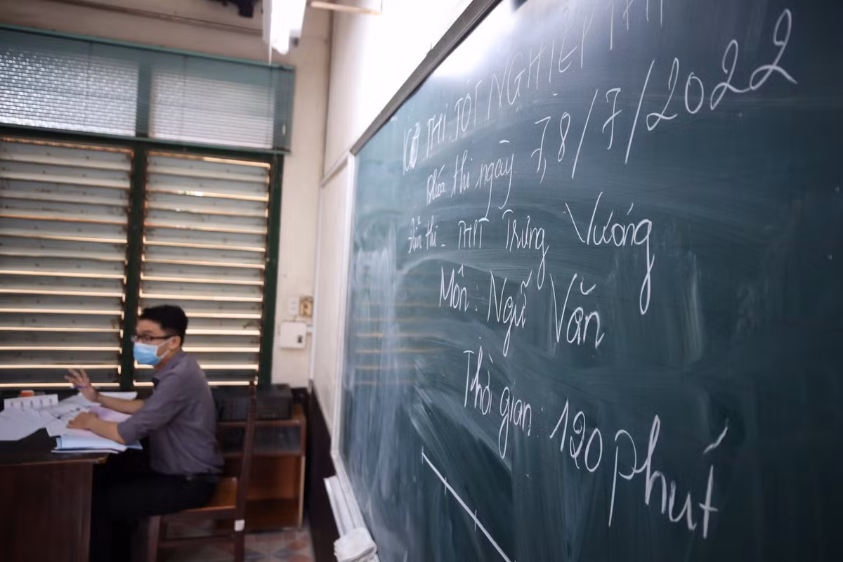 Trường THPT Trưng Vương (quận 1) có 654 thí sinh bố trí thi ở 30 phòng.