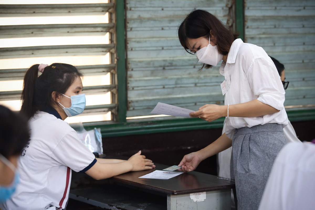 Thí sinh phải mang theo thẻ căn cước công dân và giấy báo dự thi tốt nghiệp THPT năm 2022.