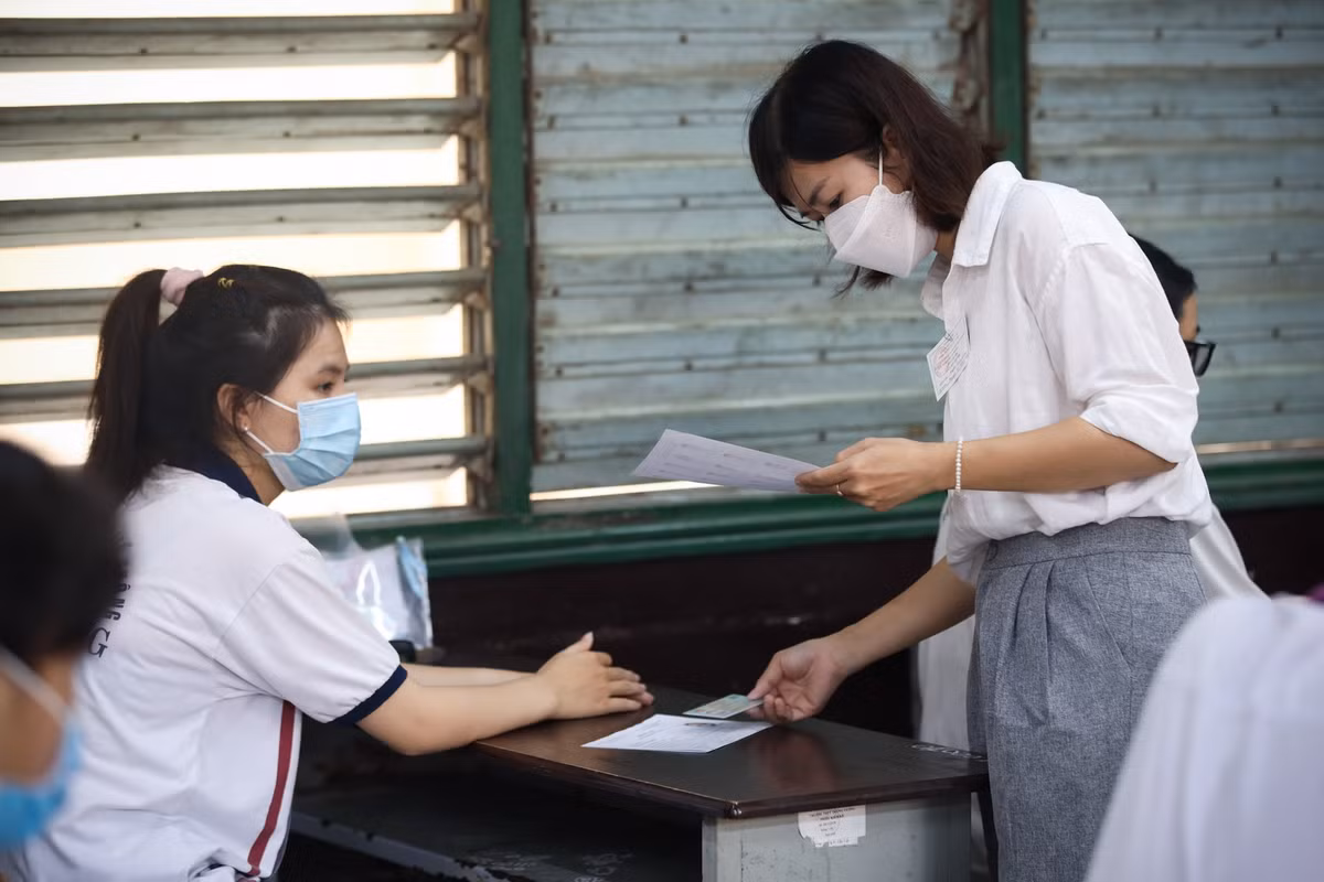 Thí sinh phải mang theo thẻ căn cước công dân và giấy báo dự thi tốt nghiệp THPT năm 2022.