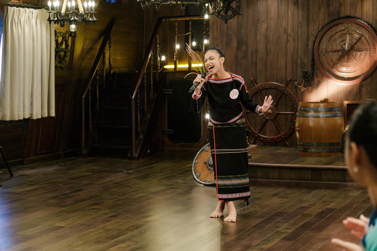 H Vi Ktla diện trang phục truyền thống của dân tộc Ê Đê trong phần thi tài năng. Cô hát Và ta đã thấy mặt trời nhận sự cổ vũ của giám khảo lẫn các thí sinh. Cô là một trong hai thí sinh dân tộc Ê Đê lọt vào chung kết cuộc thi. Cô từng tham gia The Next Face Vietnam 2021 và dừng chân ở top 6.