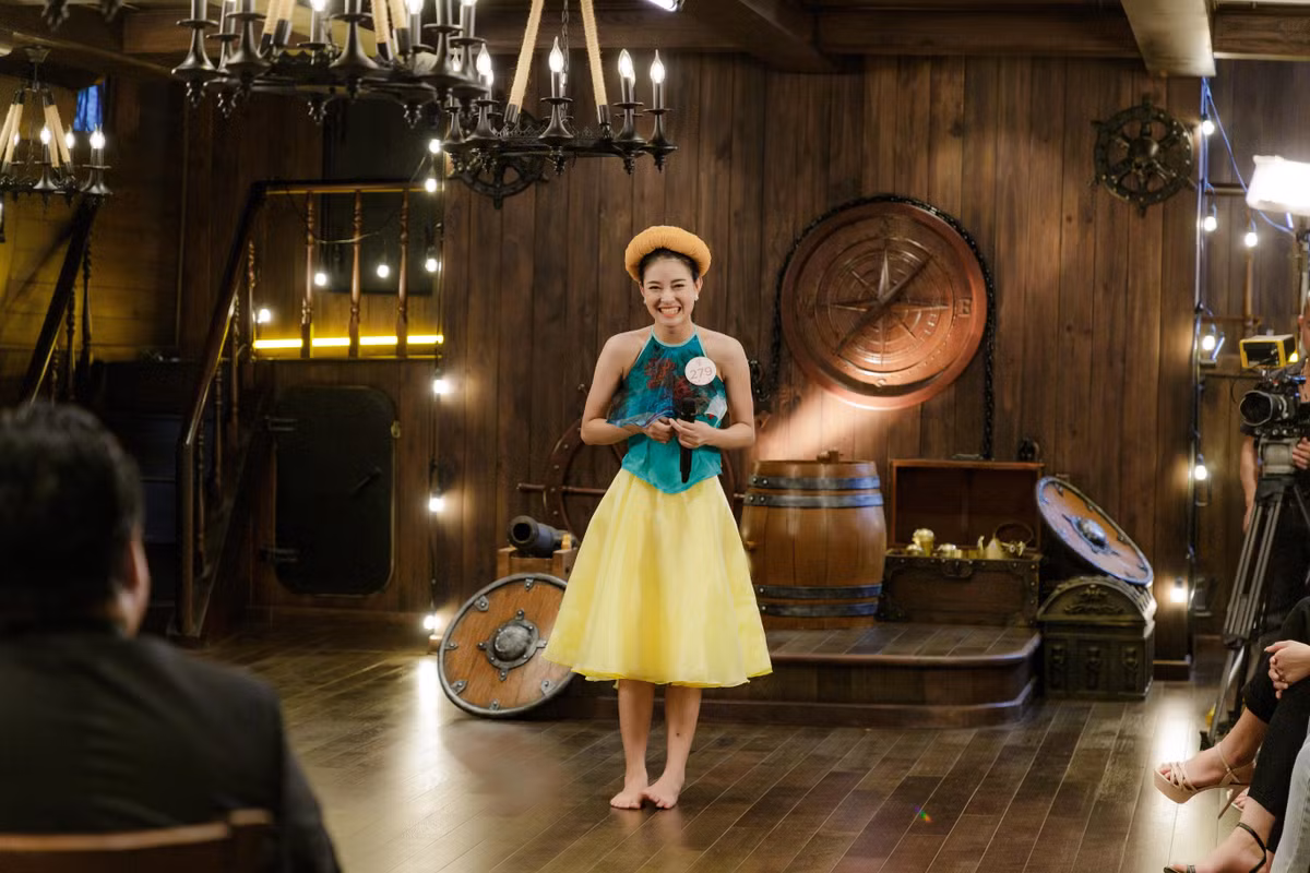 Thí sinh Đỗ Thị Hòa (SBD 279) thể hiện tiết mục hát Đi cấy. Giọng hát yếu, lệch tông so với phần nhạc khiến giám khảo và các thí sinh không thể nín cười. Kết thúc phần thi, Đỗ Thị Hòa thừa nhận cô thiếu tự tin khi trình diễn. "Tôi có thể trở thành diễn viên hài sau màn hát của mình", người đẹp chia sẻ.