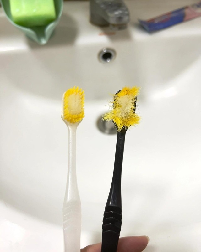 Vậy nên, dịp Tết này, hãy thay một chiếc bàn chải mới. Điều này không chỉ giúp bảo vệ sức khỏe răng miệng mà còn mang lại nụ cười tươi sáng, tự tin đón năm mới.