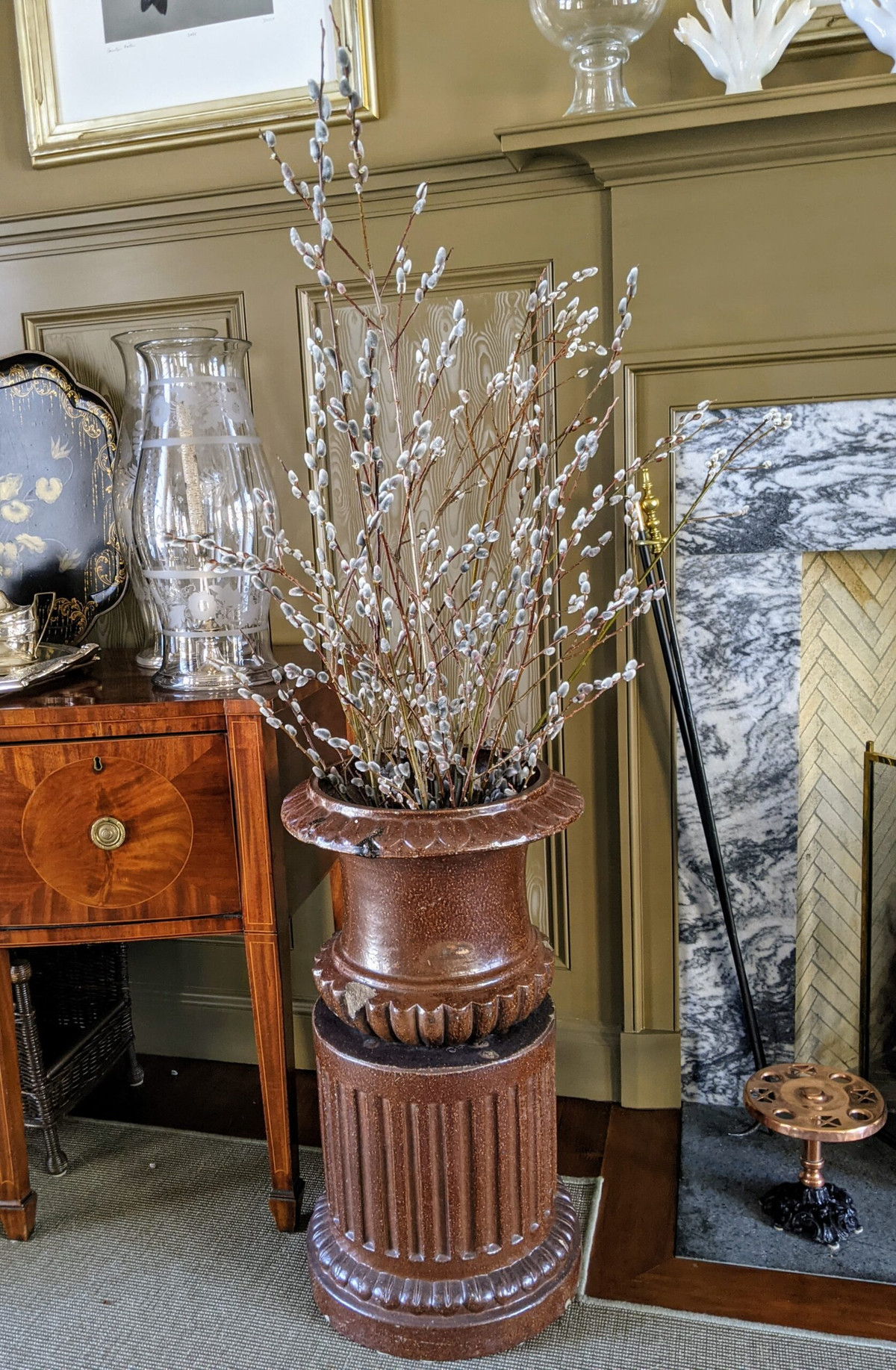 Ngay cả những cây liễu bạc đã được phơi khô để bày trong nhà thì cũng không nên đặt chúng ở môi trường khô ráo, nếu không hình dạng của chúng sẽ dễ bị hư hỏng.